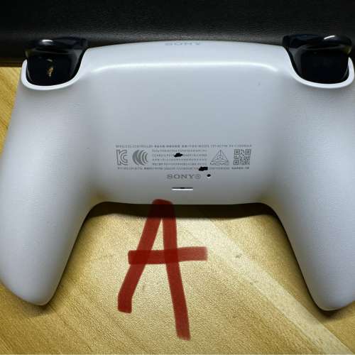 PS5 dualsense手制兩隻 一隻全新 一隻改搖桿電池