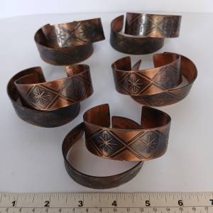 红銅手鈪寛度25MM， 红銅傳說對風濕有醫療作用。單一隻100元，  清理存貨全部10隻2...