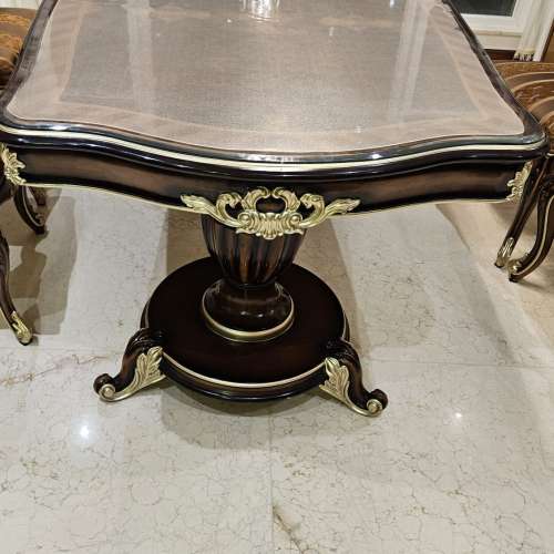 中式實木餐枱連六張凳