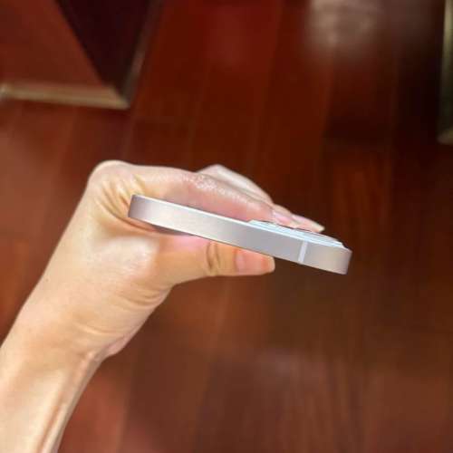 iPhone 13 512G ，電池效能86 %，換機放售，已貼上原裝鋼化Mon及贈送全新手機套。