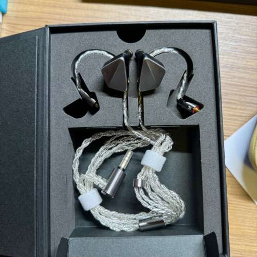 Astell & Kern AK Zero 1 耳機 連全新原裝3.5及4.4線