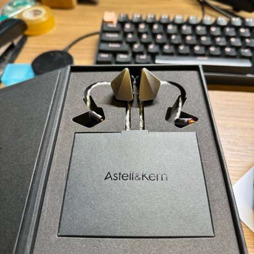 Astell & Kern AK Zero 1 耳機 連全新原裝3.5及4.4線
