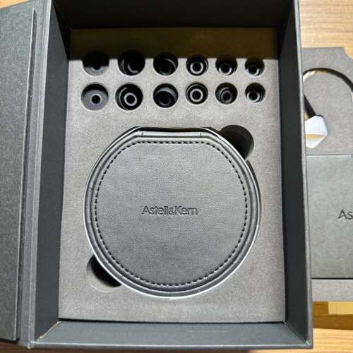 Astell & Kern AK Zero 1 耳機 連全新原裝3.5及4.4線