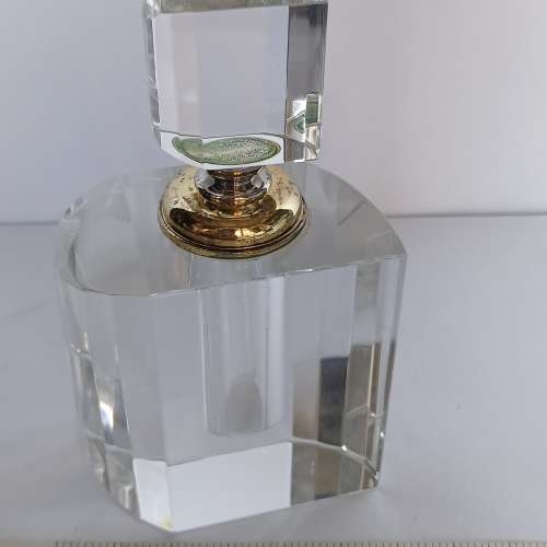 古舊存貨减價出售，一手兩個水晶香水瓶，原價600元現售250元。no.DR7.6.25iu