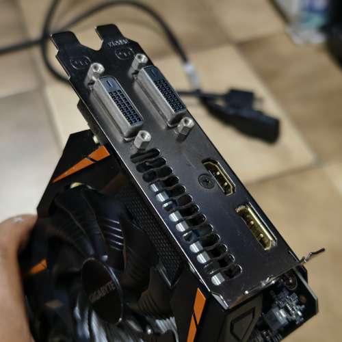 技嘉GTX1060 6G很新基本沒怎麼使用，已經清理灰塵