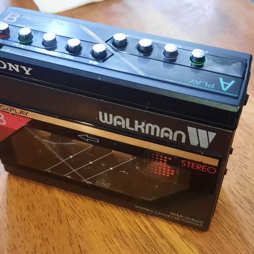 Sony Walkman 雙卡式，能播。