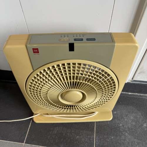 KDK 12寸座枱鴻運扇，扇面帶黃，100％全正常，