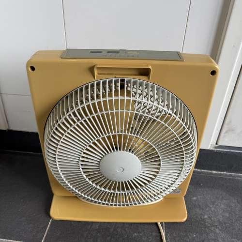 KDK 12寸座枱鴻運扇，扇面帶黃，100％全正常，