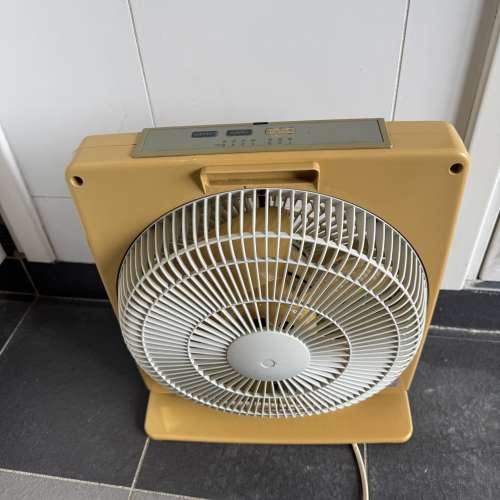 KDK 12寸座枱鴻運扇，扇面帶黃，100％全正常，