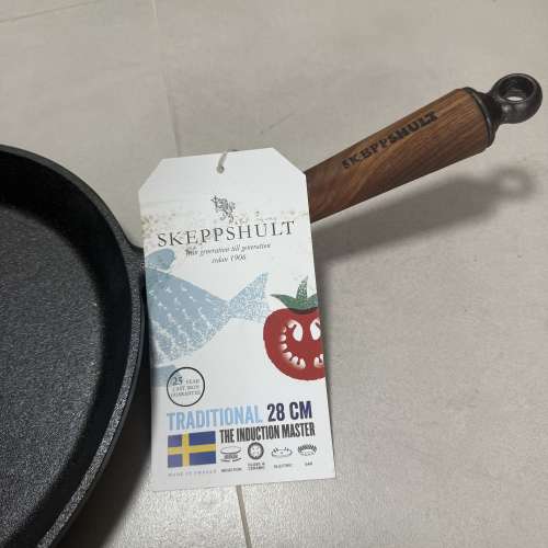 Skeppshult Skillet With Walnut Handle 11" / 28 cm