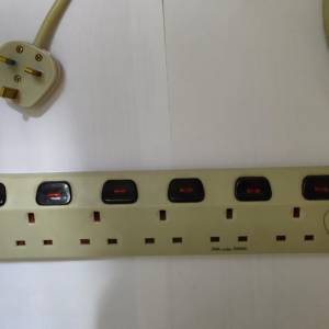 六位電拖板