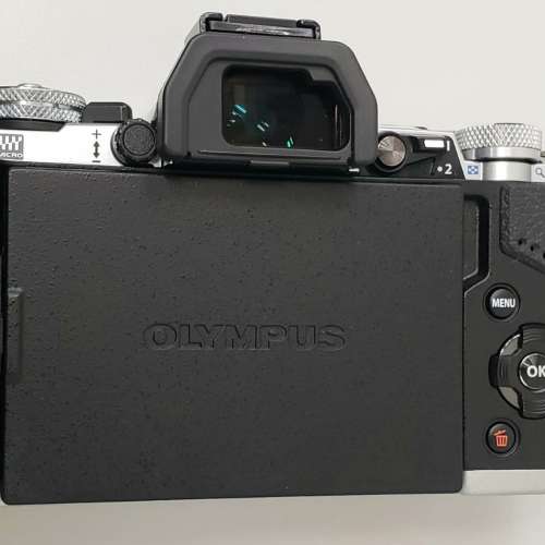 Olympus E-M5 Mark II (em5 第2代銀色淨機身) + HLD-6P 電池底座 + HLD-8G 金屬手...