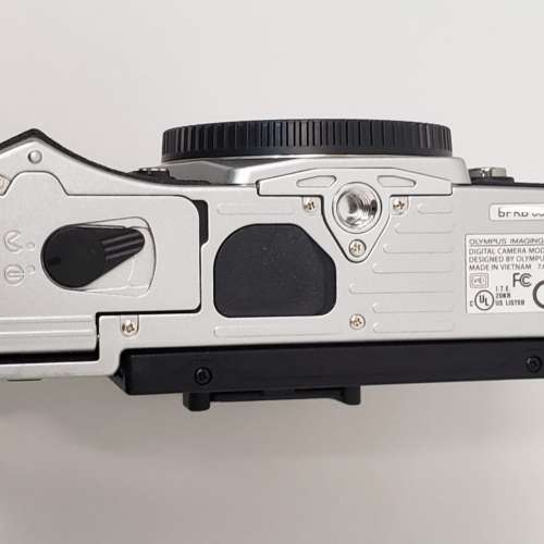 Olympus E-M5 Mark II (em5 第2代銀色淨機身) + HLD-6P 電池底座 + HLD-8G 金屬手...