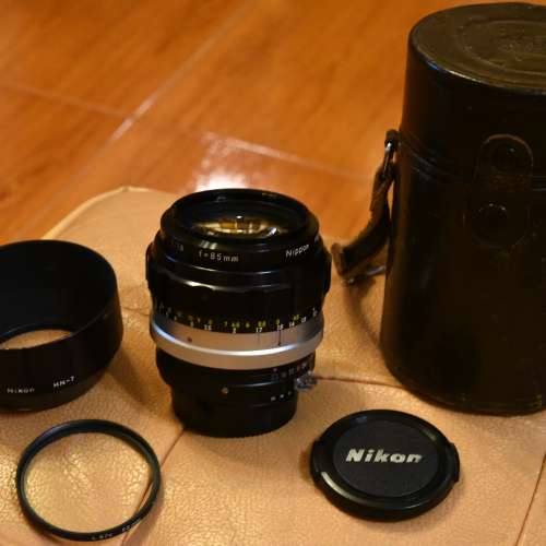 新淨Nikon/Nikkor 85mm初代手動鏡(靚編號)連原廠遮光罩