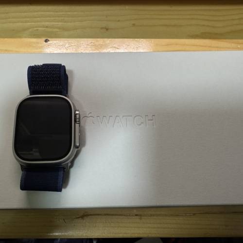 Apple Watch ultra 2(原色)配越野手環(藍色)