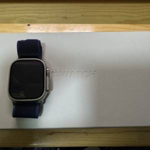 Apple Watch ultra 2(原色)配越野手環(藍色)