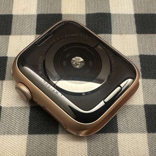 Apple Watch Series 4 40mm 玫瑰金色 行貨 100%全新 電池健康度100% 操作和功能全...