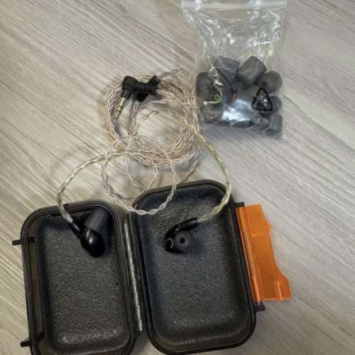 「可換耳機」WESTONE W80 跟 ALO Reference 8 升級線