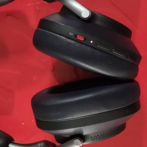 bowers & wilkins px8 007 edition