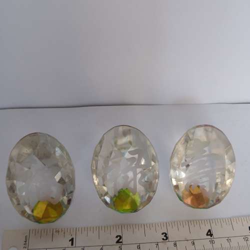 清理舊存貨一手八件水晶擺件， 共售380元。no.DR9.6.25