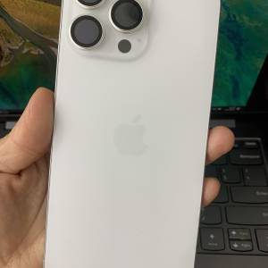港版iPhone 16 pro max 256G 好新淨！電100%Apple保養至2/2026