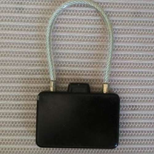 70%NEW 黑色 密碼鎖