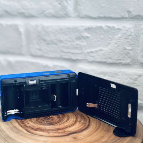 出售Konica 菲林相機一部，型號：k mini,入電後液晶體顯示屏會著，冇用菲林試機，所...