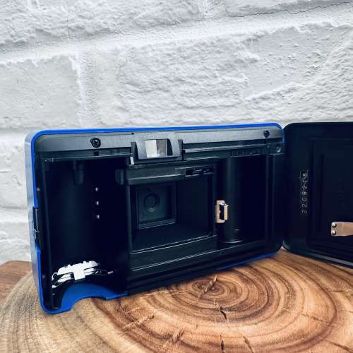出售Konica 菲林相機一部，型號：k mini,入電後液晶體顯示屏會著，冇用菲林試機，所...