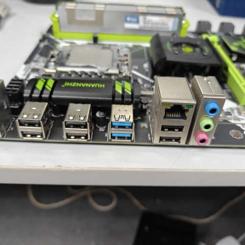 X5650 + 華南 x58 ATX + 3 X 4G RECC RAM