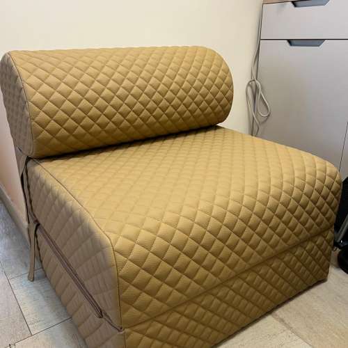 海馬牌單人沙發床，今年三月買，九成新—Seahorse Sofa bed床2.5呎x6呎--乾淨--粉嶺...