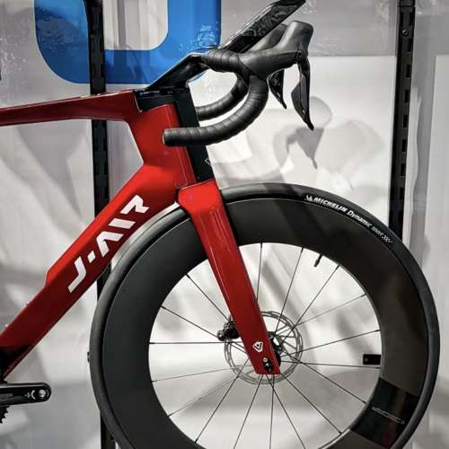 2025 新款 JAVA VITTORIA AIR SHIMANO 電變24速碳纖維公路車 送水架前後蛙燈