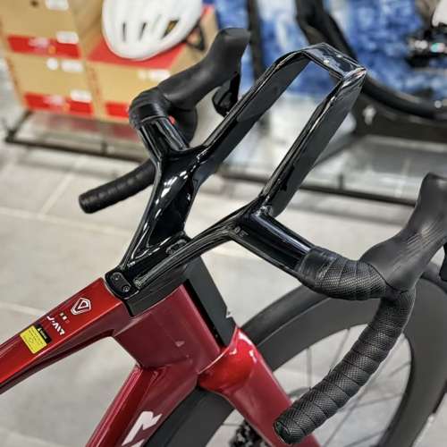 2025 新款 JAVA VITTORIA AIR SHIMANO 電變24速碳纖維公路車 送水架前後蛙燈