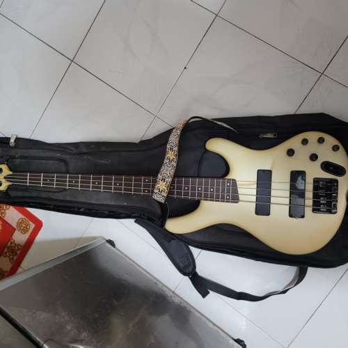 ibanez  bass