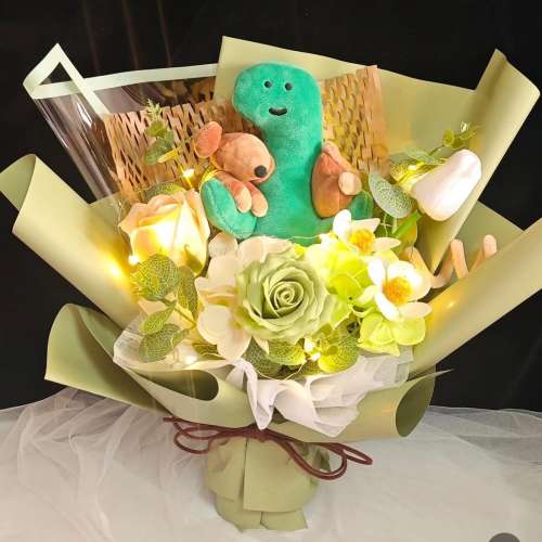 獨家正版｜專業花藝師全手工製作｜正版joguman畢業公仔花束 💐香皂花&仿真花‼️‼...