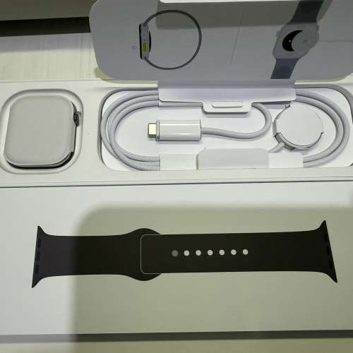 apple watch series10 46mm 鈦金屬 GPS+流動網絡 原色 配灰色M/L膠帶
