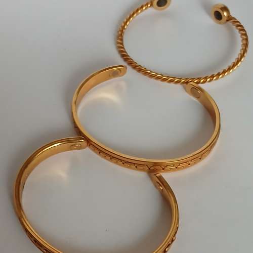 一 手三隻磁性手鈪，共售380元 ， 單一只150元。no.D10.7.25