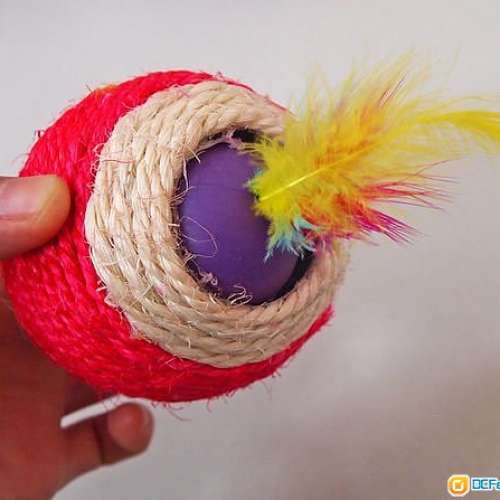 全新寵物玩具 劍麻雙孔球形帶羽毛 貓抓球 貓狗玩具 磨牙磨抓 逗貓玩具 手抓球 小麻...