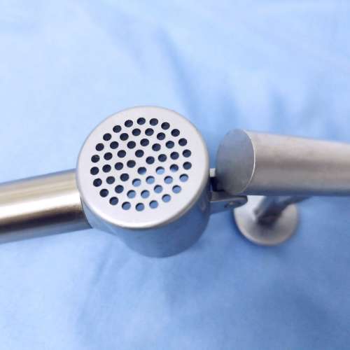 不鏽鋼壓蒜器/大蒜壓泥器/蒜茸鉗/磨泥器--二手新淨乾淨--操作順暢--上水火車站交收