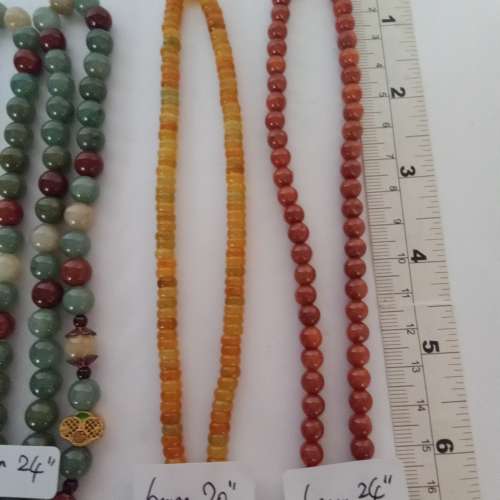 翡翠A玉頸鏈，一條380元，兩條起八折，多量價錢可議。no.@B10.7.25