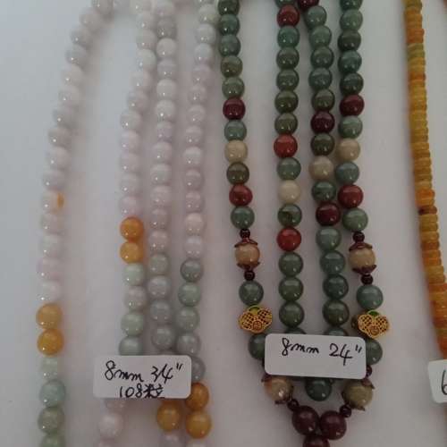 翡翠A玉頸鏈，一條380元，兩條起八折，多量價錢可議。no.@B10.7.25