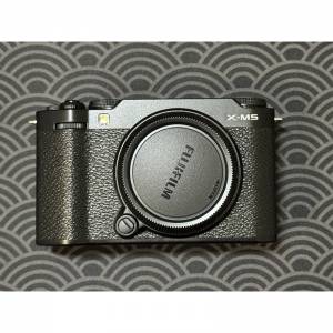 99.99% 新 Fujifilm X-M5 全黑 淨機身 (日本水貨)