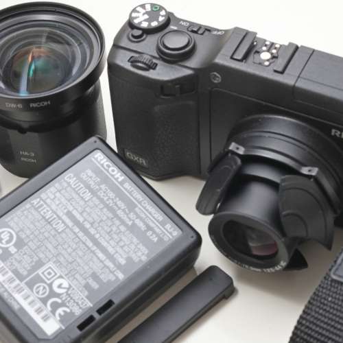 Ricoh GXR 機身 + S10 24-72mm F2.5 + 0.75x廣角鏡、可換鏡頭模塊(CCD感光元件)Lei...