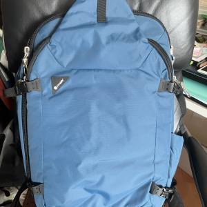 Pacsafe 45L 背囊