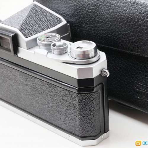 Nikon F .........................機械菲林機的霸者     連極罕有電木機蓋及軟水牛...