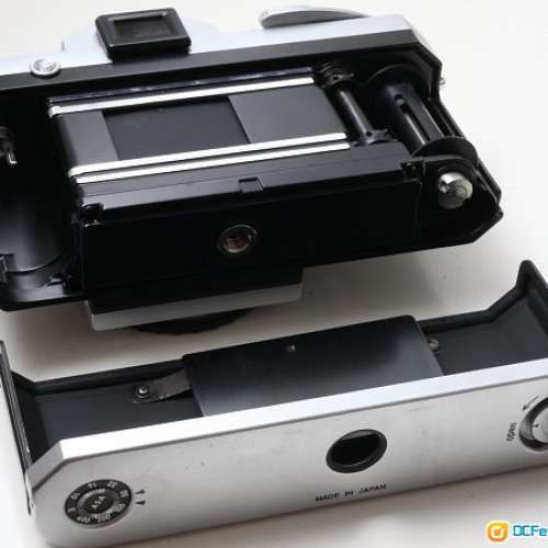 Nikon F .........................機械菲林機的霸者     連極罕有電木機蓋及軟水牛...