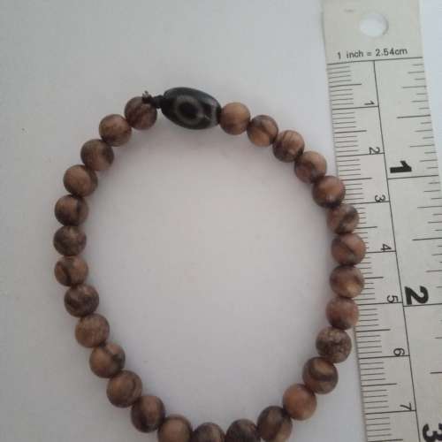 一手三條6mm沉香木珠串，兩條手串配上一粒小天珠，加一條26寸108粒念珠，清理存貨三...