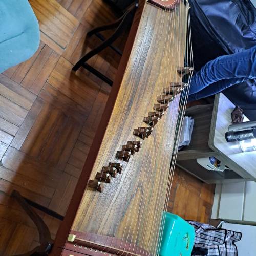 敦煌牌古箏（連腳架）