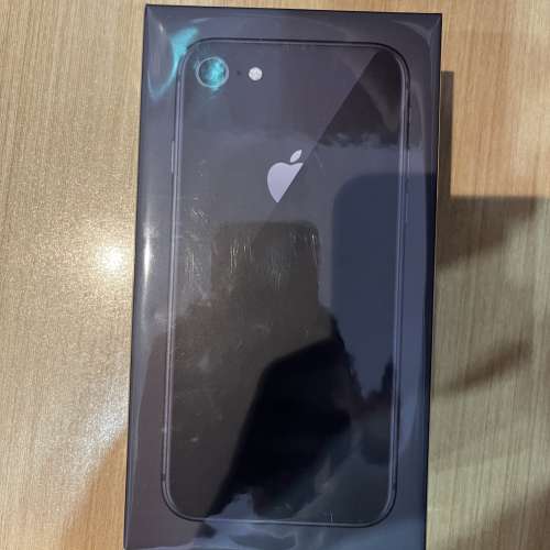 全新iPhone 8 64gb,港行未開封未激活，內附耳機，充電器，送禮自用收藏一流！