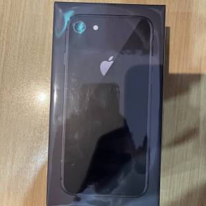 全新iPhone 8 64gb,港行未開封未激活，內附耳機，充電器，送禮自用收藏一流！