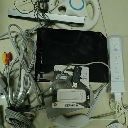 WII 連一套手掣 128GB手指 火牛 AV線 己homebrew